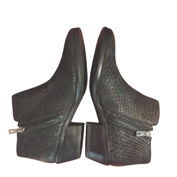 NEW Sam Edelman Black Snake Embossed Ankle Boots Booties Size 8 - Picture 2 of 9